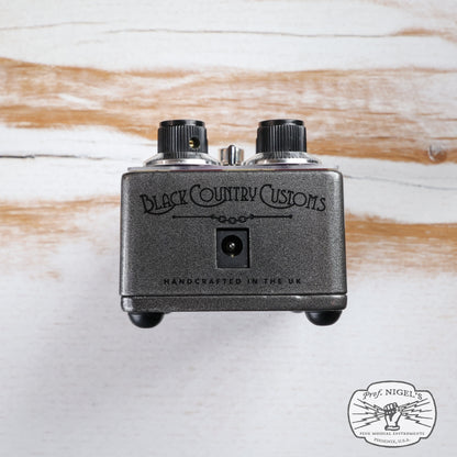 Shop Demo - Laney Black Country Customs Spiral Array Chorus (3-Mode: Analog / Dimension / Tri-Stereo) Effects Pedal